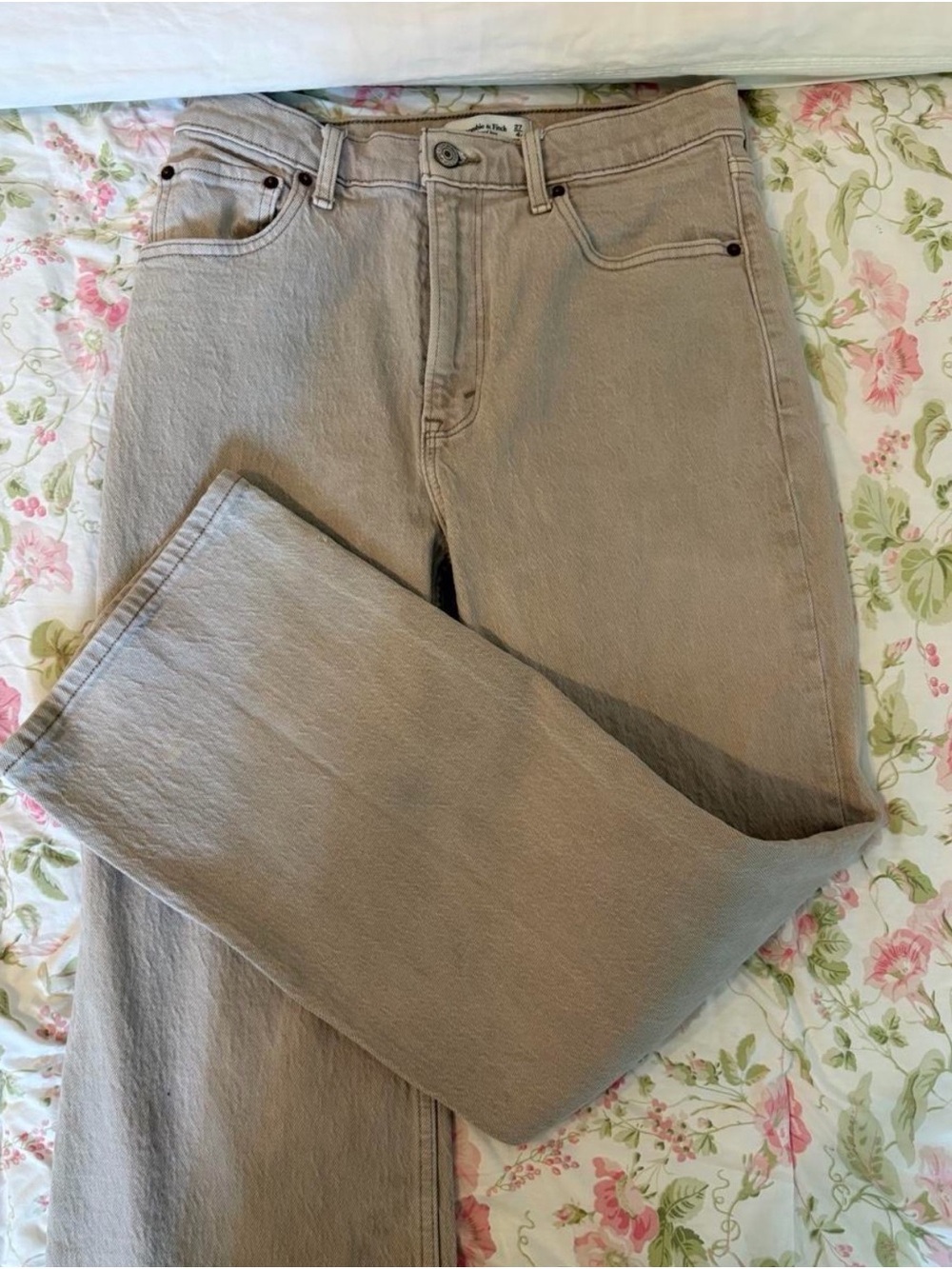 Abercrombie and Fitch 90’s Relaxed Jean